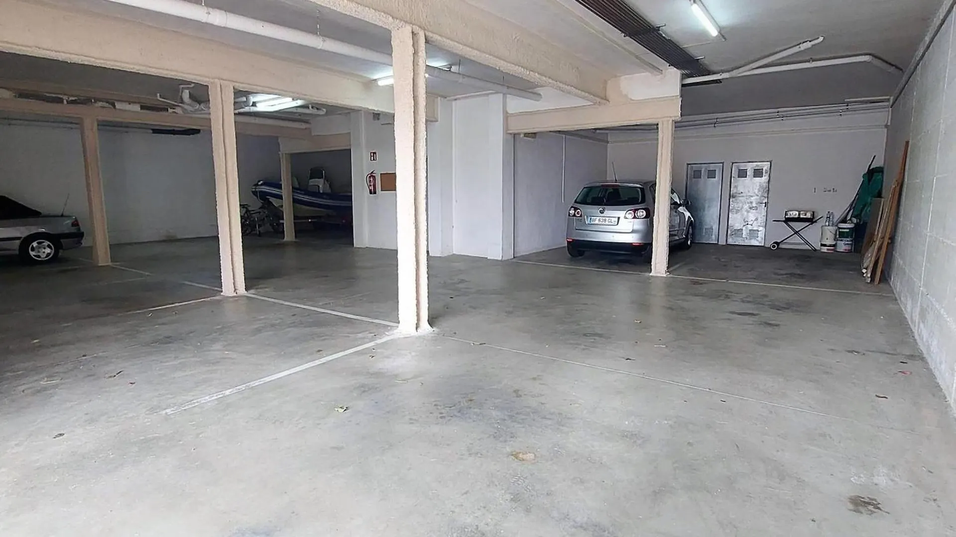Apartamento En Llanca Con Terraza, Parking, Wifi Y Se Admiten Mascotas - Es-170-95