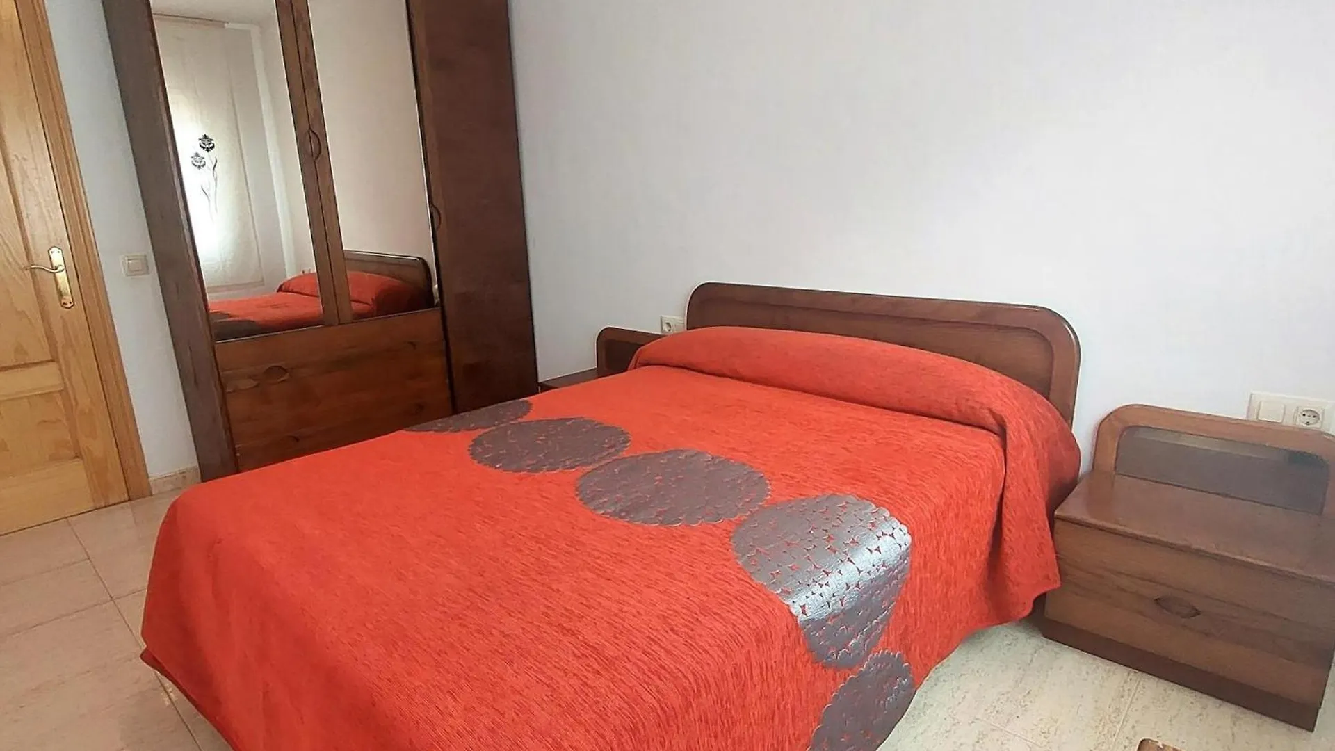 Apartamento En Llanca Con Terraza, Parking, Wifi Y Se Admiten Mascotas - Es-170-95 0*,