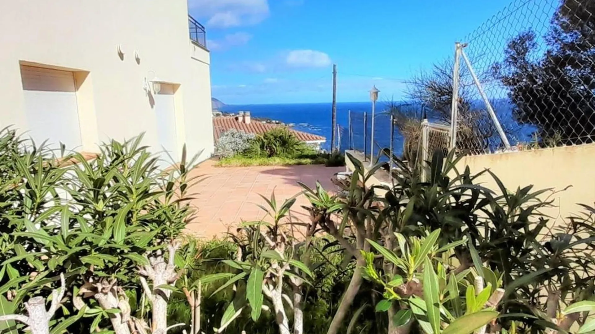 Apartamento En Llanca Con Terraza, Parking, Wifi Y Se Admiten Mascotas - Es-170-95